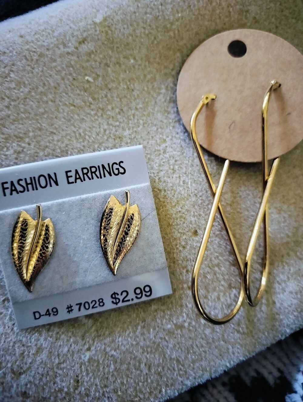 Set of 2 Gold Tone Earrings: Vintage Leaf Studs & Abstract Twisted Wire Drops